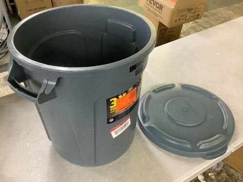 Rubbermaid BRUTE 10 Gal. Grey Round Vented Plastic Outdoor Trash Can with Lid