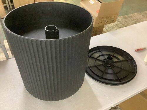 Veradek Round Black Plastic 20 in. Height Outdoor Shade Side Table