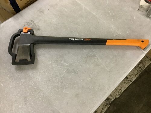 Fiskars X15 Chopping Axe with 23 in. Shock-absorbing Handle