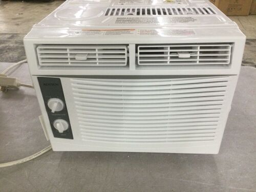 ROVSUN 5000 BTU 115V Window Air Conditioner - For Parts or Repair, Fan Broken