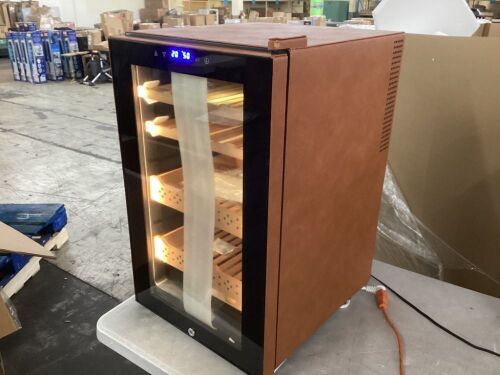 17.71 in. Single Zone Electric Cigar Humidor 70 L Storage 550-Counts with Lock Humidity and Temperature Control in Brown