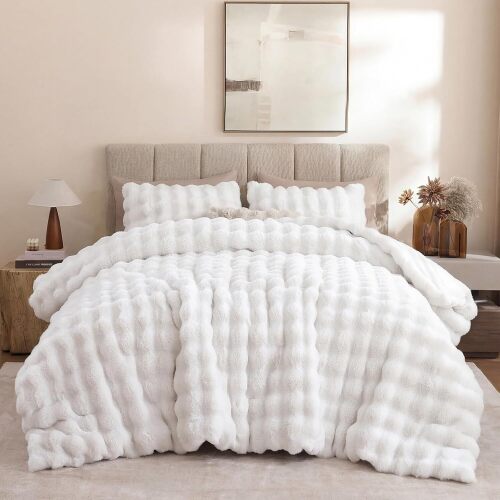 YIKUSH King Faux Fur Soft Comforter Set, Fluffy White Rabbit Fur Comforter Warm Thick King Size Bedding Set,Super Fluffy Luxury White Comforter for Winter, Easy Care (1 Comforter, 2 Pillowcases)