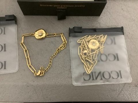 Set of 2 Bracelets
