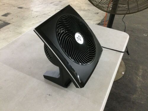 Vornado 9.16in 3 Fan Speeds Table Fan
