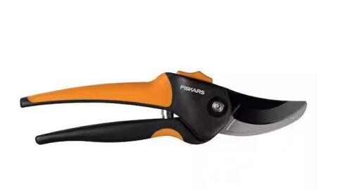 Fiskars 3/4 in. Cut Capacity 9.4 in. Steel Blade Bypass Pruning Shears with SoftGrip Handles