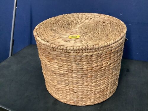 Basket with lid