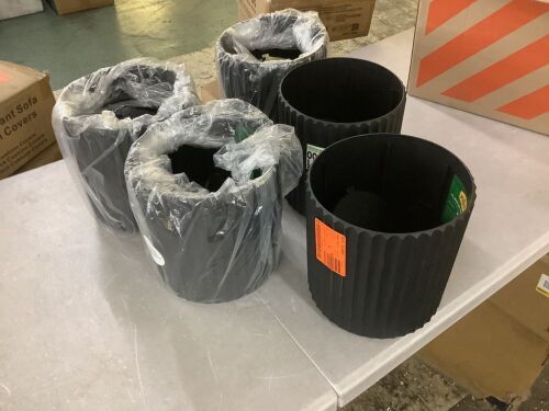 Lot of (5) Vigoro Connie Small Black Plastic Round Planter with Adjustable Height and Drainage Holes (9 in. L x 6 in. W x 9 in. H)