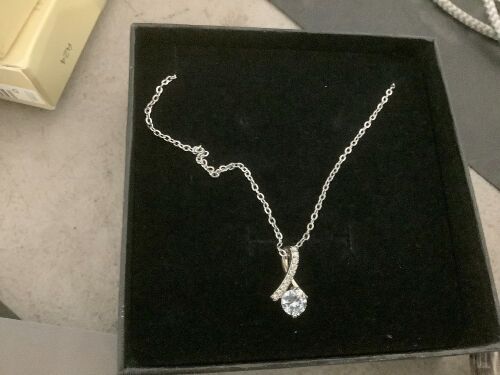 Alluring Beauty Ribbon Pendant Necklace - To My Wife Keepsake