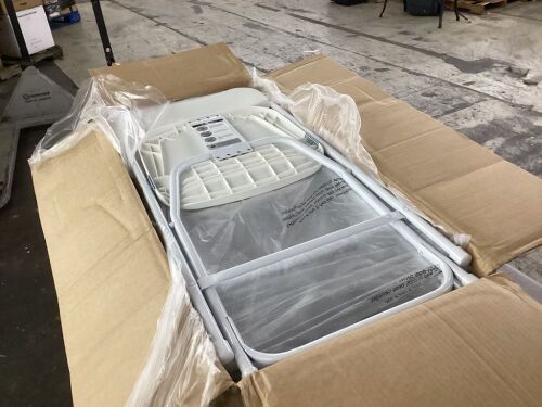 White Folding Chairs, 6 Pack