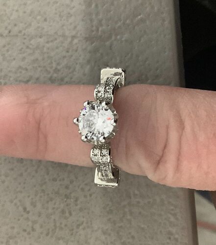 Round Brilliant Cut Extraordinary Engagement Rings Stunning Rings Dazzling Rings