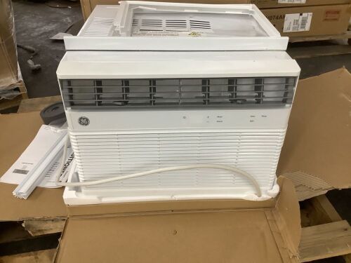 GE 14,000 BTU Smart Window Air Conditioner for 700 sq. ft. in White with Wi-Fi and Remote - Dented