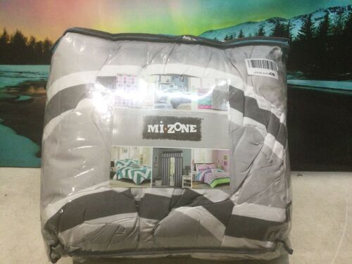 MiZone Elliot Comforter Set, Full/Queen  - Lot 757