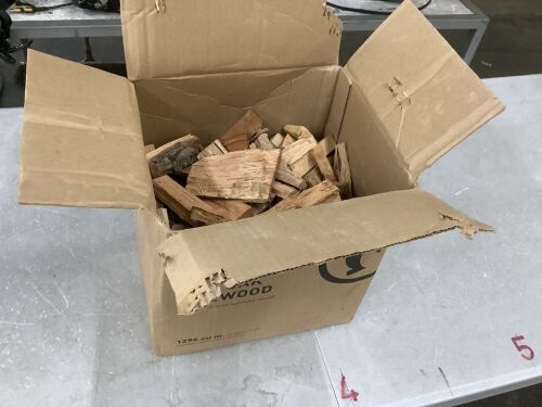 Solo Stove 15 lbs. Box of Kiln Dried Mini Oak Firewood, 5 in. x 1.5 in. Pieces