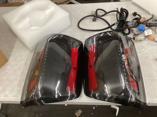 Tail Light Assembly Pair - Corner Damaged
