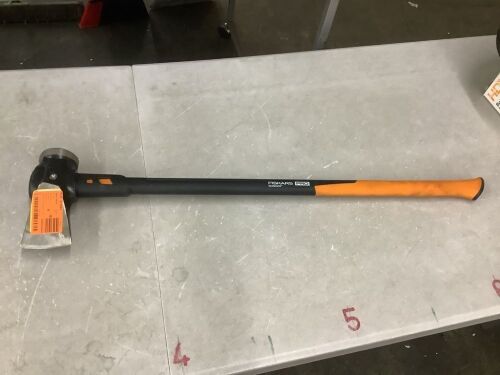 Fiskars IsoCore 8 lbs. Forged Steel Splitting Maul with 36 in. Fiberglass Core Handle
