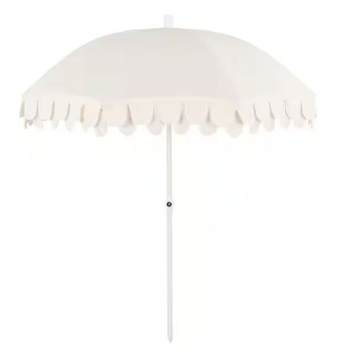 JONATHAN Y Horizon 6.5 ft. Classic MidCentury Scalloped Fringe Market Beach Umbrella in Cream/White, White Pole