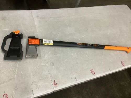 Fiskars X27 6.3 lb. Super Splitting Axe with 36 in. Shock-absorbing Handle