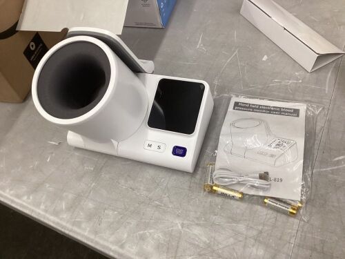 Tunnel-Type Blood Pressure Monitor