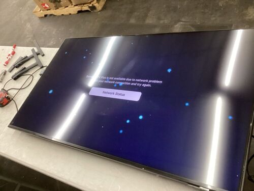 Samsung 50" QLED Q7F Smart TV - Damage to Screen, Gap on Top Edge
