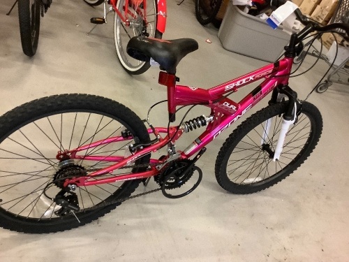 Ozone Montain Bike, Missing Pedals Broken Chain, Tire Doesnt Move, Ecommerce Return - Lot 45