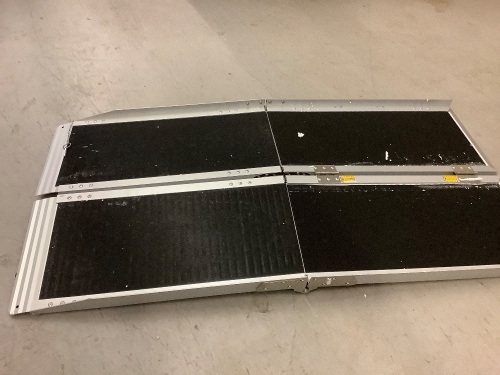 Rose Home Fashion Traction Ramp, 5ft fold, Appears New - Lot 52