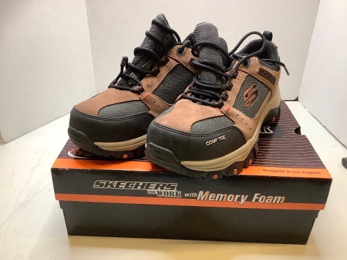 Skechers for work With memory foam, Size 9 1/2 mens, E-commerce reuturn  - Lot 232