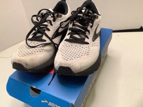 Brooks Revel 4 Shoes, Women's Size 9, Ecommerce Return - Lot 249