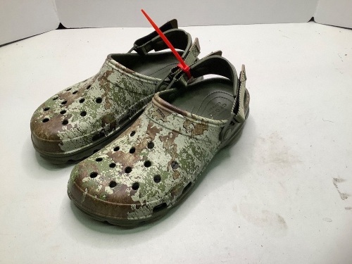 Crocs, Size 9 Men, Ecommerce Return - Lot 281
