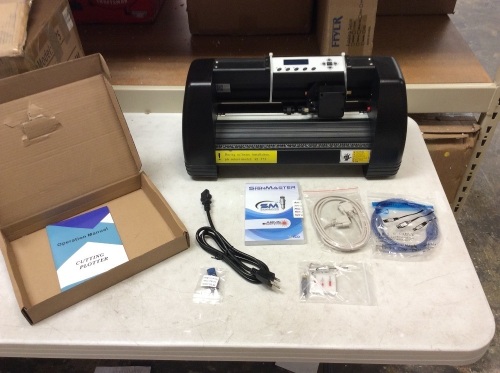 Vinyl Cutter 14 Inch Plotter Machine With Signmaster Software. Appears New - Lot 93