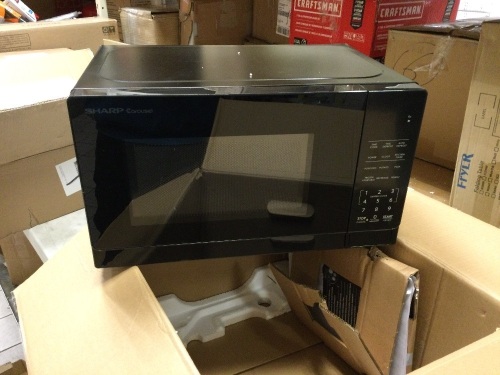Sharp 0.7-cu ft 700-Watt Countertop Microwave. Tested and Works. Store Return - Lot 412