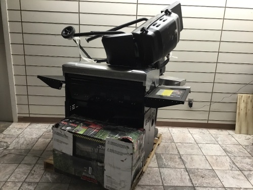 Pallet of Store Return Grills for Repair or Parts - Lot 492