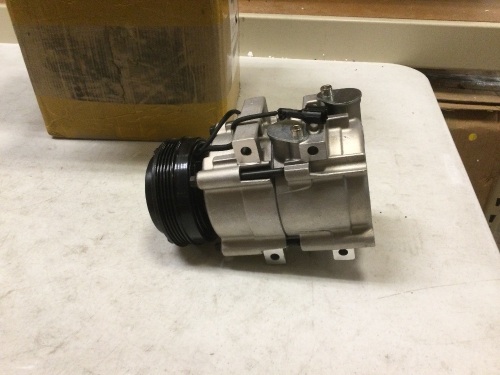 VEVOR AC A/C Compressor FITS: 2003 2004 2005 2006 Kia Sorento V6 3.5L. Appears New - Lot 800