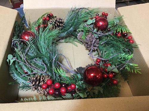Holiday Berries Silk Winter/Fall Indoor/Outdooe Wreath. Appears New.  - Lot 945