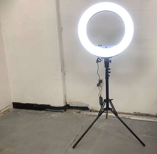 Large Heavy Duty Ring Light, Appears New - Lot 56o