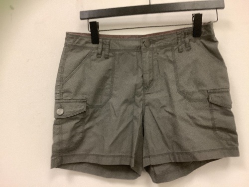 Natural Reflections Womens Shorts, 10, Appears New, Sold as is - Lot 351O