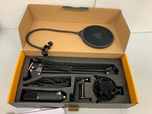 Podcasting Microphone Kit, E-Comm Return - Lot 448
