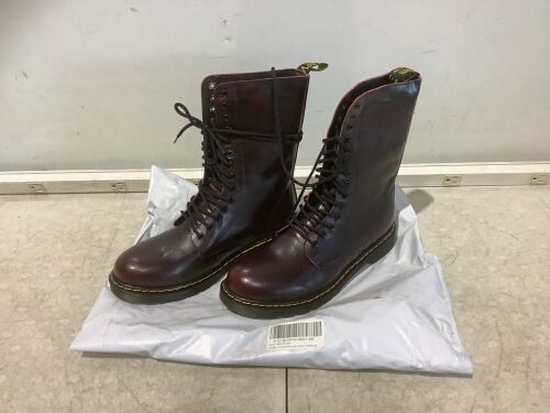 Men's Lace Up Boots, Size 46  - Lot 559
