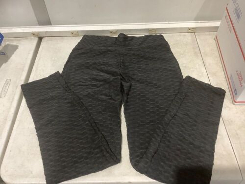 Lot of (8) Black Leggings, Large - Lot 630