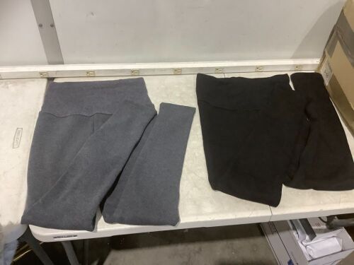 Lot of Leggings (5) Dark Grey, Medium (14) Black, Medium (9) Black, Large - Lot 372