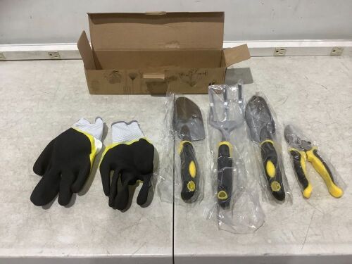 Gardening Gloves & Tool Set  - Lot 646