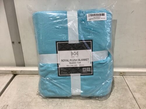 Merry Life Royal Plush Queen Size Blanket  - Lot 789