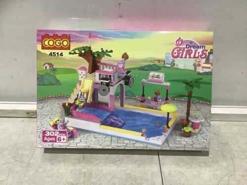 COGO Dream Girls Beach House Building Block Set - Lot 1132