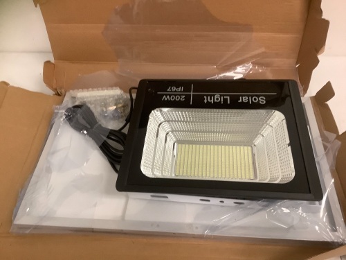 Outdoor Solar Light, E-Comm Return - Lot 268