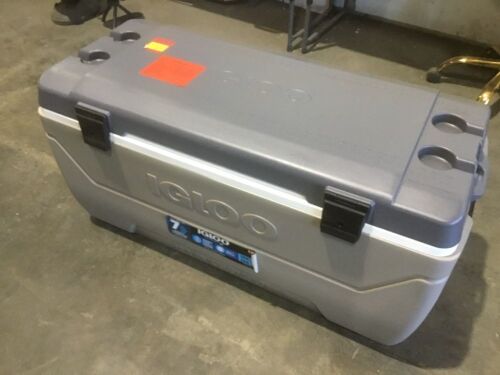 Igloo MaxCold 152 qt Cooler - One Hinge Needs Screws - Lot 88