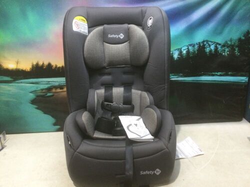 Safety 1st Jive 2-in-1 Convertible Car Seat - Lot 843